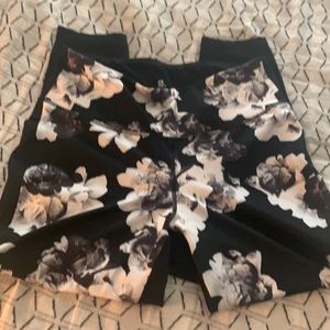 Set: Sz. L gap leggings & bra.  Black backs, floral fronts